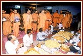 Swamishri observes the Annakut items