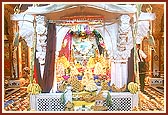 Divine Annakut darshan in Akshar Deri