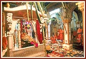 ... performs the Annakut arti in Akshar Deri