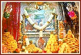 Divine Annakut darshan in Akshar Deri