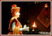 Murti of Muktanand Swami with arti