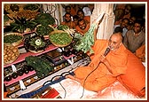 After arti, Swamishri explains, by taking a brinjal, white radish and 'galka' in hand, that the vegetables have become consecrated through the association of Thakorji &nbsp;&nbsp;