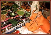 After arti, Swamishri explains, by taking a brinjal, white radish and 'galka' in hand, that the vegetables have become consecrated through the association of Thakorji &nbsp;&nbsp;