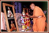 Swamishri performs pratishtha of murtis for mandir in Bhatpura village