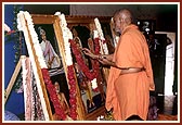 Swamishri performs pratishtha of murtis for mandir in Khanpur village