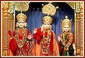 Annakut before Shri Harikrishna Maharaj and Shri Radha Krishna Dev