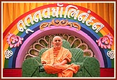 Swamishri conveys his New Year's blessings during the morning congregation&nbsp;&nbsp;