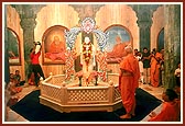 Swamishri before the murti of Yogiji Maharaj at the Smruti Mandir