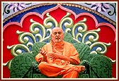 Swamishri blesses the assembly