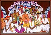 Youths with Swamishri after enacting the story of Lalabhai of Upleta
