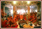 Swamishri performs murti pratishtha of Nilkanth Varni's murti in the Rang Mandap