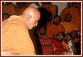 Murti pratishtha rituals by Swamishri