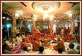 Murti pratishtha rituals by Swamishri