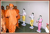 Swamishri observes the murtis to be installed in the mandir sanctum