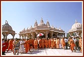 Swamishri on an observation tour of the completed shikharbaddh mandir