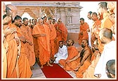 Sadhus entertain Swamishri and receive his blessings