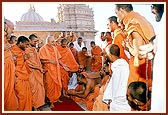  Sadhus entertain Swamishri and receive his blessings