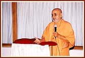 Swamishri addresses the devotees from neighboring villages