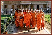 Swamishri after Thakorji's darshan