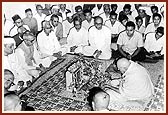 Yogiji Maharaj performs his morning puja