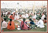 Yagna Mandap: Around 250 yagna pits 2,500 couples were engaged in the yagna rituals 