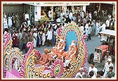 Shri Shastriji Maharaj and Shri Yogiji Maharaj in a decorated float