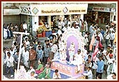 Shri Shiv Parvatiji and Shri Ganeshji in a decorated float