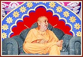 Swamishri blesses the assembly