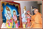 Swamishri performs the pratishtha rituals and arti of murtis for Bhandut
