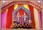 Thakorji on a decorative stage during the giant Mahamantra assembly 