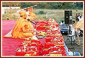 Pujya Viveksagar Swami and Pujya Ghanshyamcharan Swami perform pujan of the hundreds of thousands of mantra books written by devotees