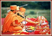 Pujya Viveksagar Swami and Pujya Ghanshyamcharan Swami perform pujan of the hundreds of thousands of mantra books written by devotees