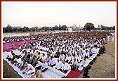 30,000 dignitaries, businessmen and devotees during the unique Mahamantra assembly