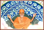 Swamishri blesses the giant Mahamantra assembly