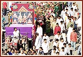An all-in-one murti in a decorative float with women devotees chanting the Swaminarayan dhun