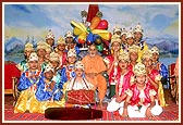 Swamishri with the troupe of children who performed the welcome dance