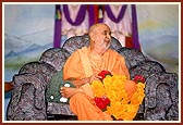 Swamishri in a light mood during the welcome assembly