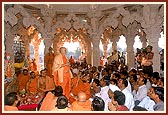 Swamishri recalls the difficulties encountered by Shastriji Maharaj and his determination while establishing Satsang in Khandesh
