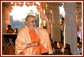 Swamishri recalls the difficulties encountered by Shastriji Maharaj and his determination while establishing Satsang in Khandesh