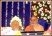 Swamishri engrossed in meditation