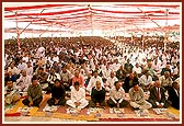 Devotees engrossed in darshan of Swamishri's morning puja