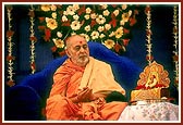 After Swamishri's morning puja, a special 'Guru Vandana' ceremony was held in which everyone participated&nbsp;&nbsp;