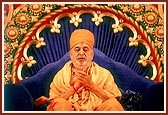 Swamishri chants the Swaminarayan Mahamantra, praying for world peace