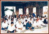 Devotees engaged in murti sthapna ceremony, Galvada, 2 Jan. 2002