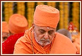 Swamishri performs the shilanyas ceremony rituals