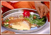 Swamishri performs the shilanyas ceremony rituals