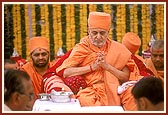 Swamishri performs the shilanyas ceremony rituals