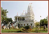 Views of the BAPS Shri Swaminarayan Mandir on the hillock