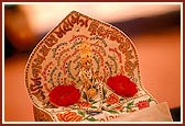 Shri Harikrishna Maharaj adorned with decorative clothes with the Swaminarayan Mahamantra embroidered on it