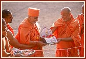 Swamishri and sadhus enjoy a moment of laughter during the inauguration ceremony